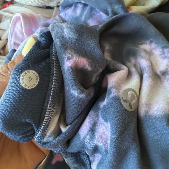 Lululemon Tie-Dye Leggings - Picture 5 of 5